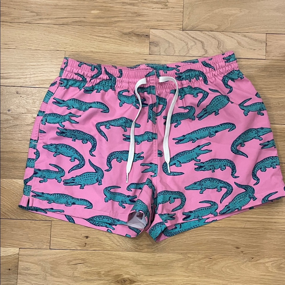 chubbies Pink Swim Shorts with Teal Alligator Accent 4’ Medium